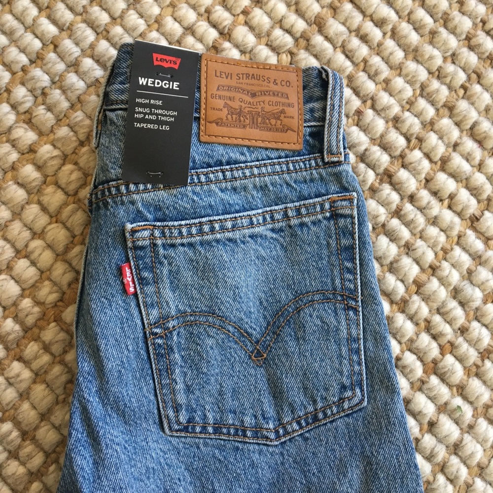 Levi’s Wedgie fit in “Shut Up” wash NWT